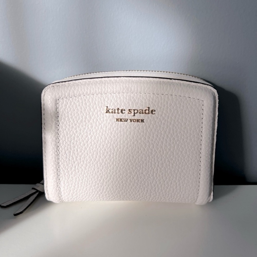 Kate Spade Knott White  small compact wallet